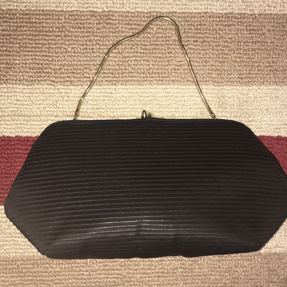 Vintage Black Fabric Cluth by HL USA 😘